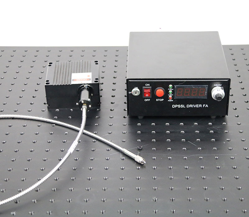 880nm 10W Alto Voltaje Láser de fibra infrarroja acoplada CW/Modulación